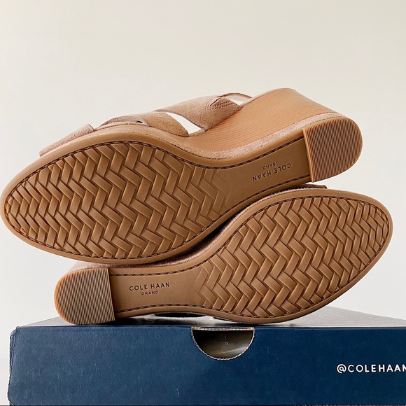 ✨New COLE HAAN Laci Suede Wedge Sandal Stone Taupe - Picture 8 of 9